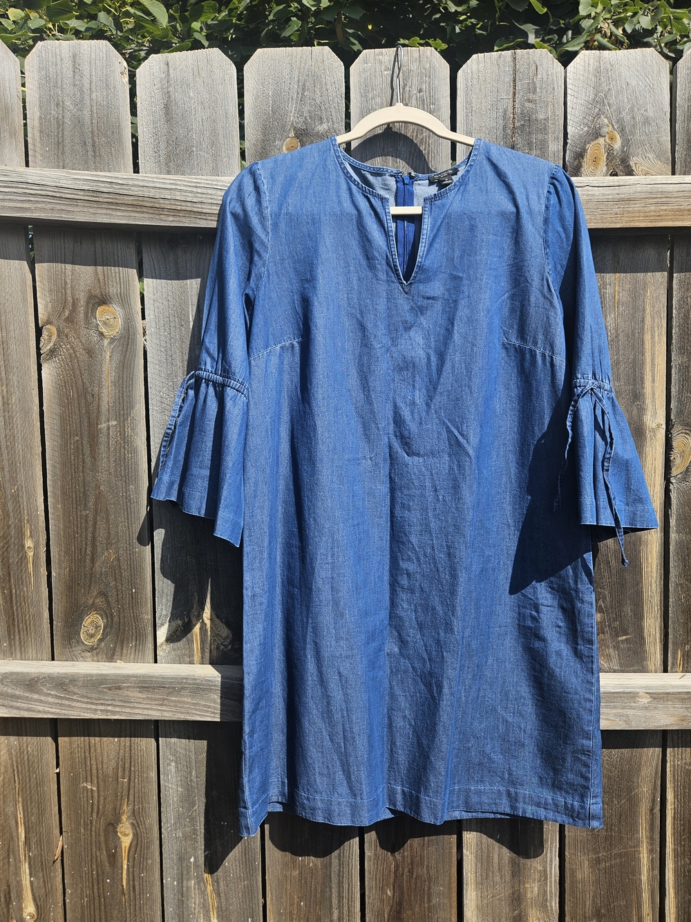 Ann Taylor Denim Dress 100% Cotton SZ 8P Knee Length Flutter Sleeve Bow Western